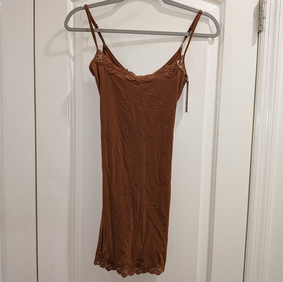 1. NWT SKIMS FITS EVERYBODY LACE SHORT SLIP DRESS IN BRONZE SIZE XS - Picture 6 of 6